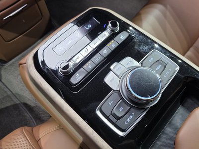 2021 Genesis G90 — миниатюра 24