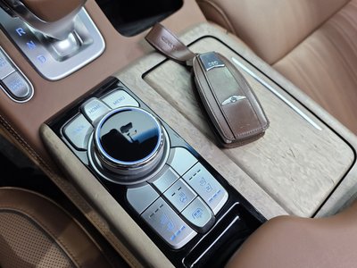 2021 Genesis G90 — миниатюра 23