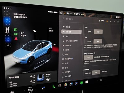 2025 Tesla MODEL Y thumbnail 32