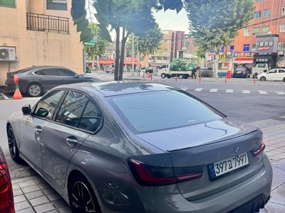 2024 BMW 3 SERIES photo 5