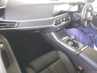 2021 BMW X7 photo 3
