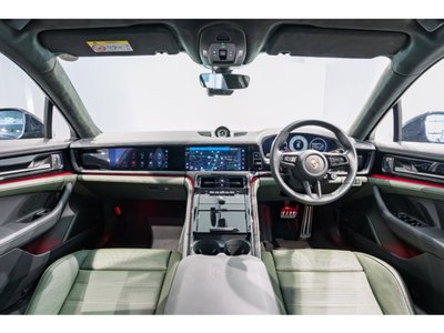 صورة 7 لـ 2024 Porsche PANAMERA