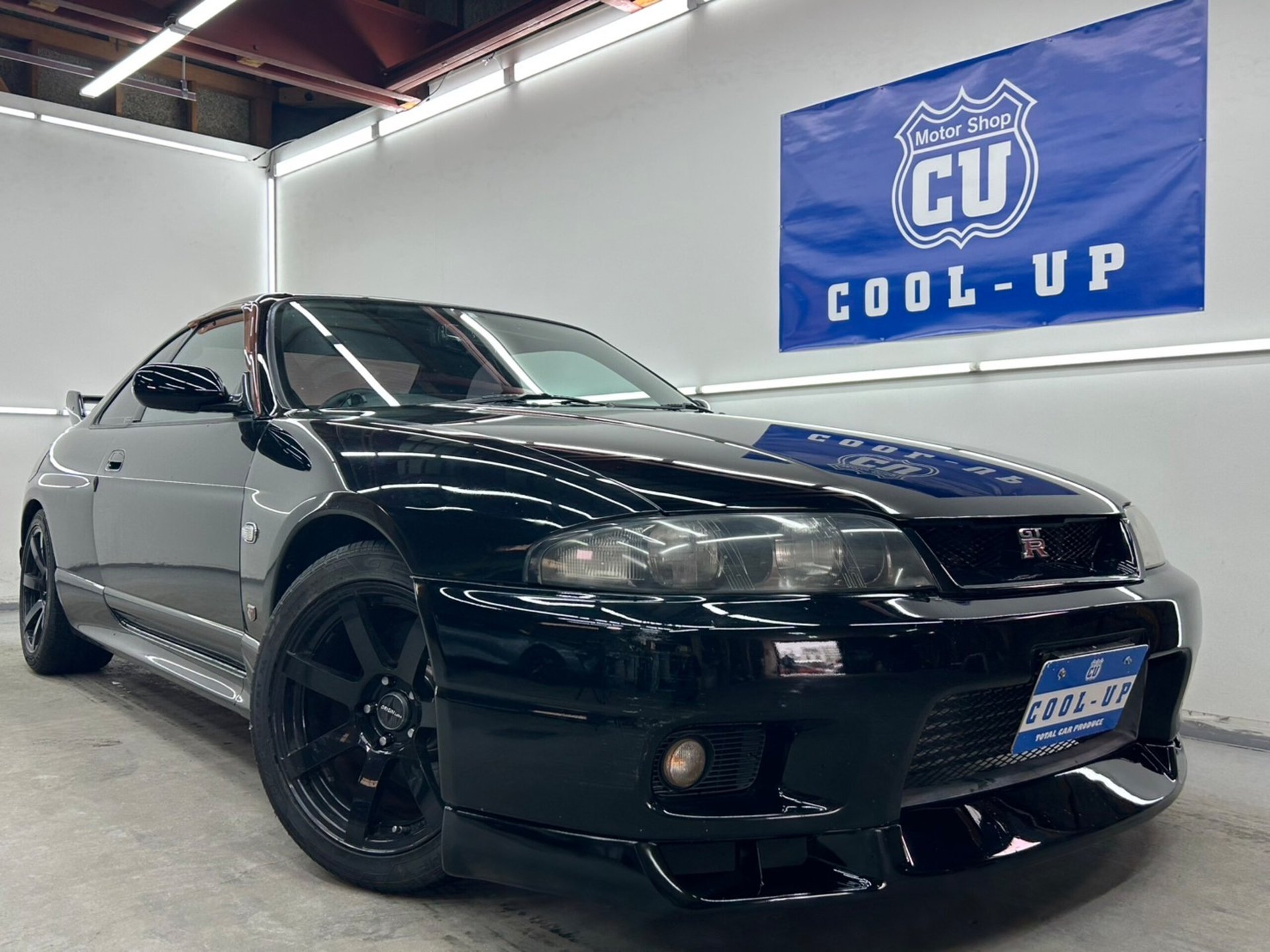 NISSAN SKYLINE GT-R - View 1