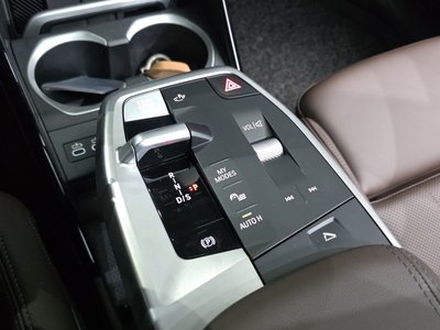 2025 BMW X1 — миниатюра 12