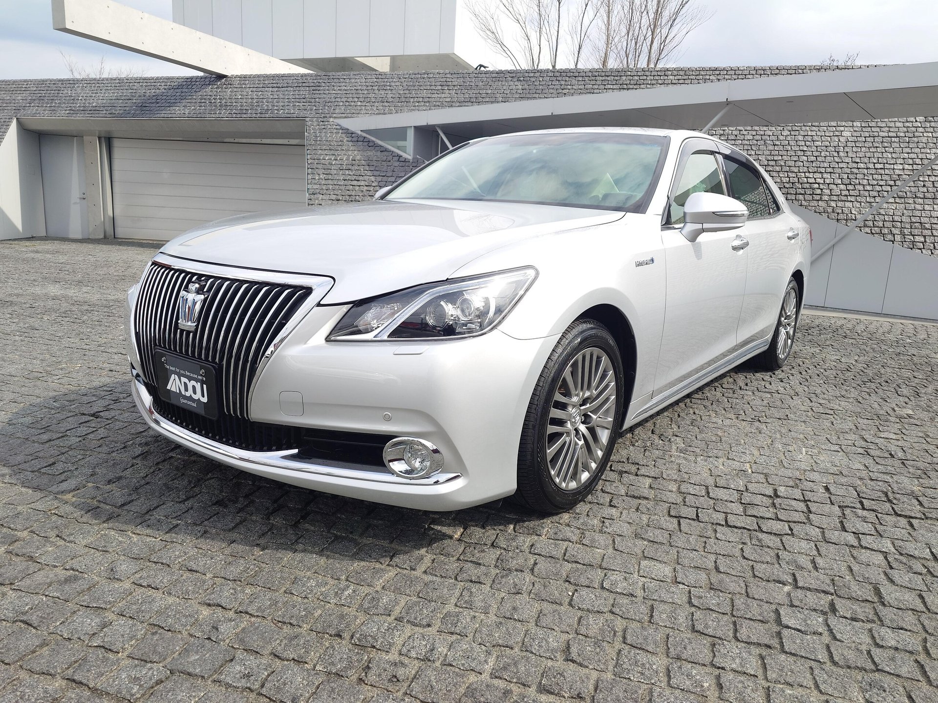 TOYOTA CROWN MAJESTA - View 1