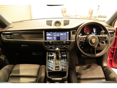 PORSCHE MACAN - 3