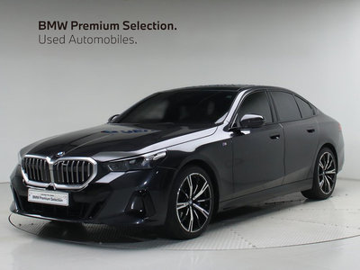 صورة 1 لـ 2023 BMW 5 SERIES