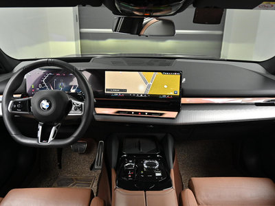 صورة 7 لـ 2023 BMW 5 SERIES