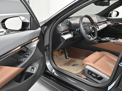 صورة مصغرة 11 لـ 2023 BMW 5 SERIES
