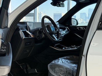 صورة 10 لـ 2026 BMW X5