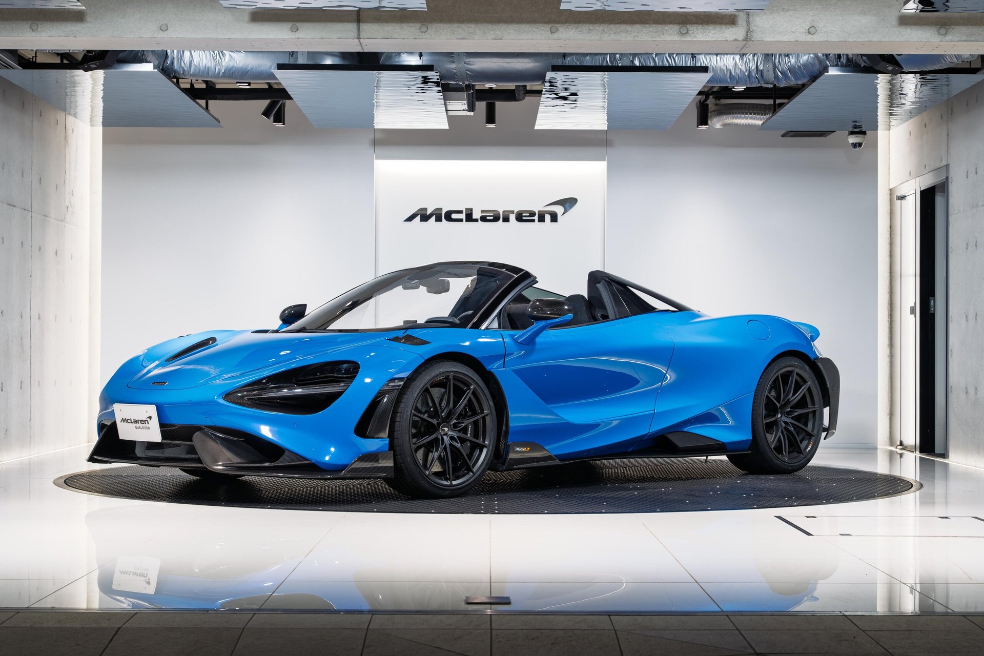 MCLAREN 765LT SPIDER - View 1