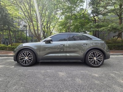 PORSCHE MACAN - 2