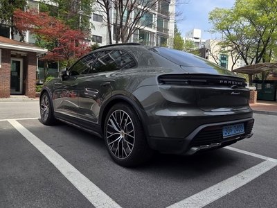 PORSCHE MACAN - 3
