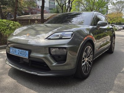 PORSCHE MACAN - 1