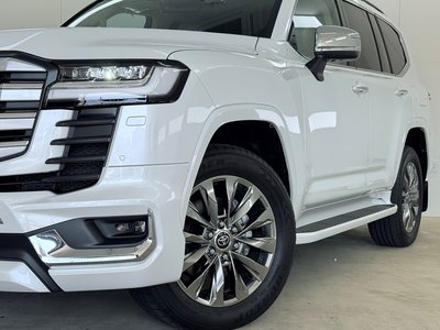 TOYOTA LAND CRUISER 300 - 7