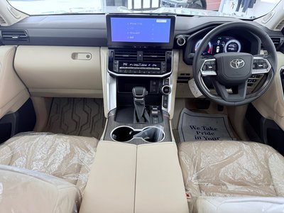 TOYOTA LAND CRUISER 300 - 3