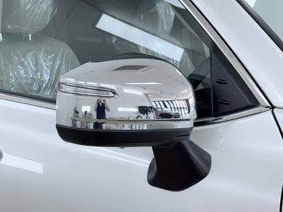 TOYOTA LAND CRUISER 300 - 9