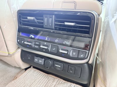 صورة مصغرة 34 لـ 2025 Toyota LAND CRUISER 300