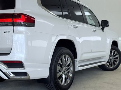 صورة مصغرة 39 لـ 2025 Toyota LAND CRUISER 300