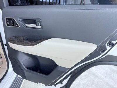 صورة مصغرة 19 لـ 2025 Toyota LAND CRUISER 300