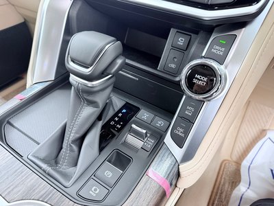 صورة مصغرة 30 لـ 2025 Toyota LAND CRUISER 300