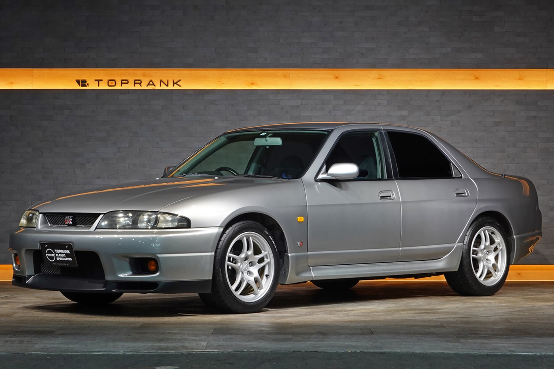 NISSAN SKYLINE GT-R SEDAN - View 1