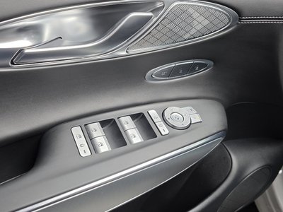 2022 Genesis GV70 — миниатюра 27