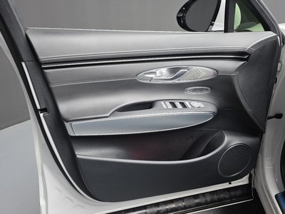 2022 Genesis GV70 — миниатюра 14