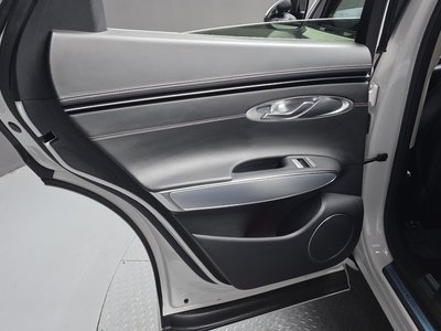 2022 Genesis GV70 — миниатюра 15