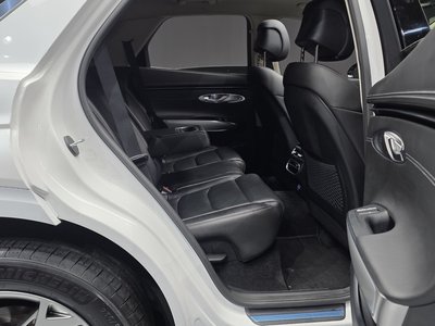 2022 Genesis GV70 — миниатюра 17