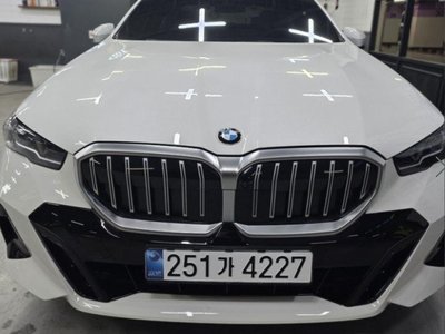 BMW 5 SERIES - 1