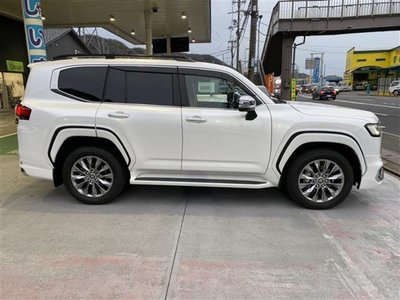 TOYOTA LAND CRUISER 300 - 7