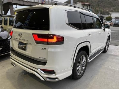 TOYOTA LAND CRUISER 300 - 8