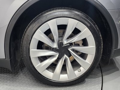 2025 Tesla MODEL Y photo 8