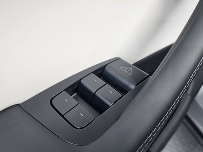 2025 Tesla MODEL Y — миниатюра 40
