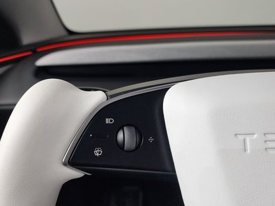 2025 Tesla MODEL Y — миниатюра 26