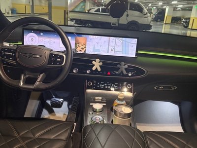 2024 Genesis GV70 photo 9