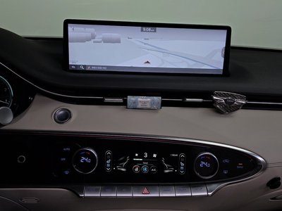 2021 Genesis GV70 thumbnail 14