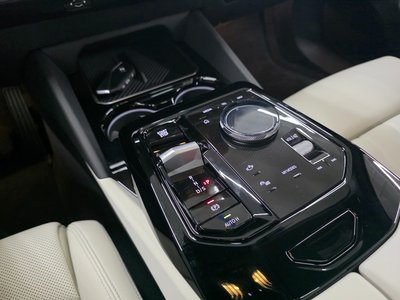 2026 BMW 5 SERIES 照片 9