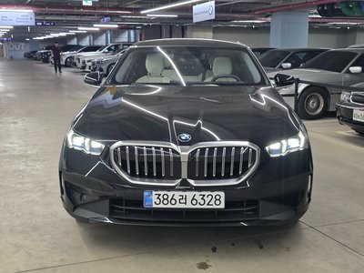 2026 BMW 5 SERIES 照片 2