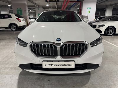 2025 BMW 5 SERIES 照片 2