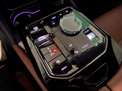2025 BMW 5 SERIES 照片 9