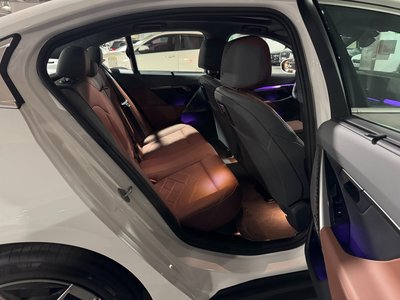 2025 BMW 5 SERIES 照片 10