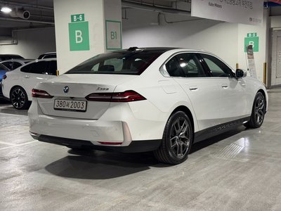 2025 BMW 5 SERIES 照片 4