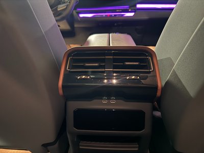 2025 BMW 5 SERIES — миниатюра 13