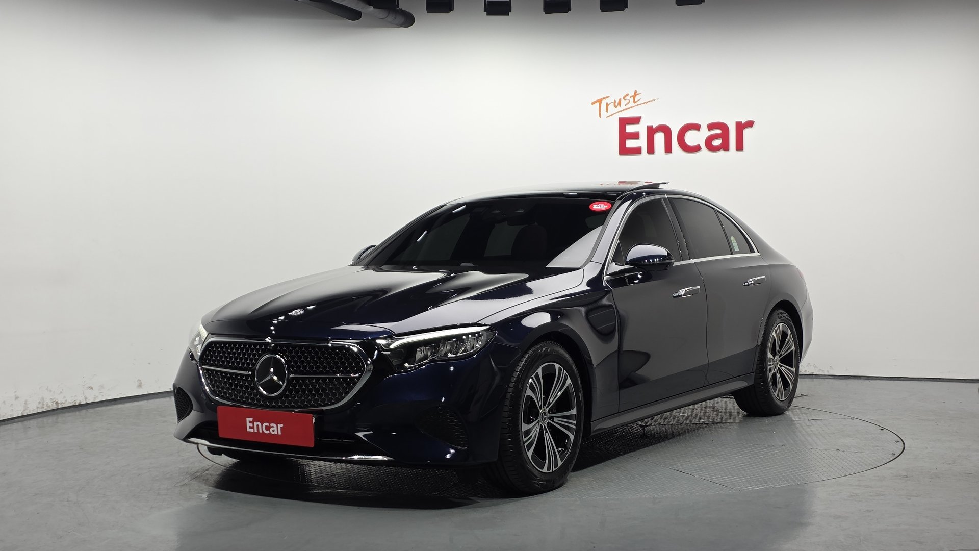 MERCEDES-BENZ E-CLASS - View 1