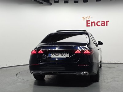 MERCEDES-BENZ E-CLASS - 4