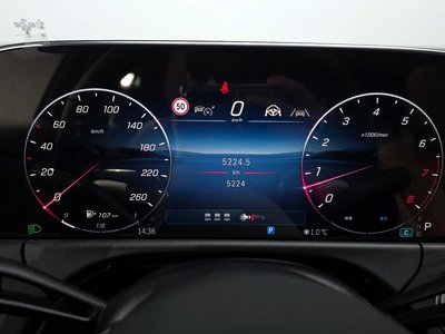 MERCEDES-BENZ E-CLASS - 8