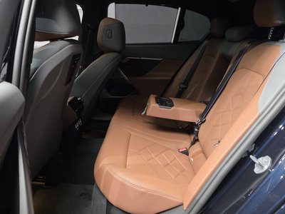صورة مصغرة 18 لـ 2024 BMW 5 SERIES