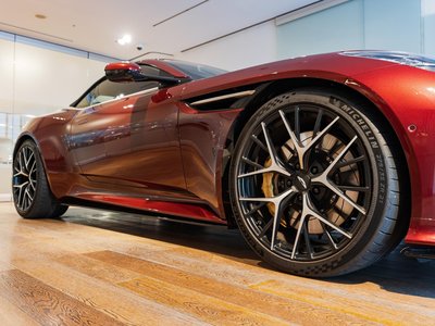 ASTON MARTIN DB12 VOLANTE - 10